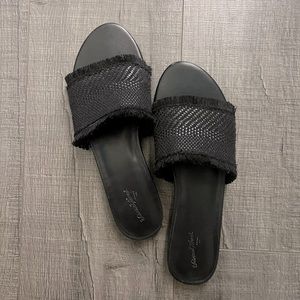 Universal Threads Black Boho Slides